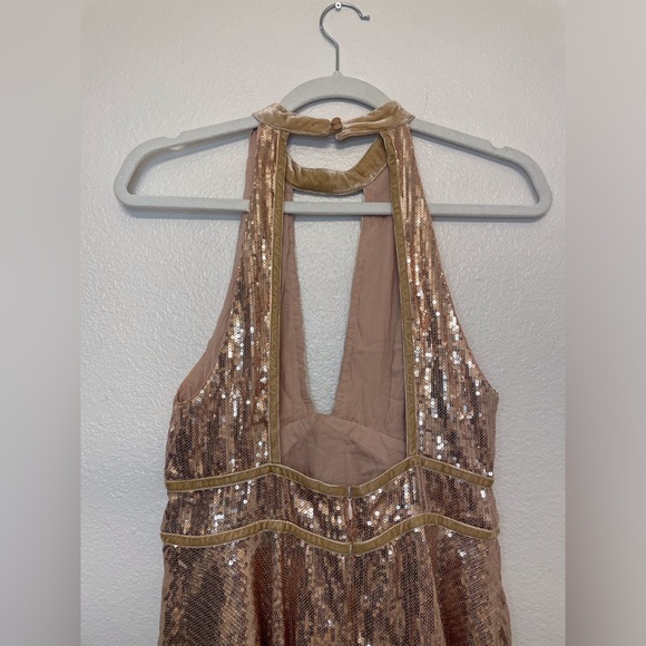 Free People Film Noir Sequin Mini Halter Dress in Rose Gold Size 6 - Picture 7 of 11